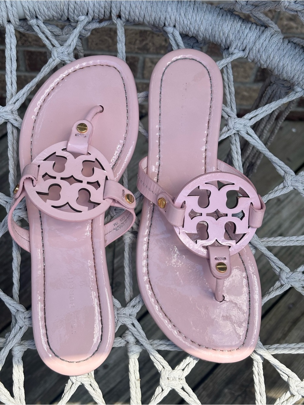Tory Burch Miller Pink Patent Leather Logo Thong Sandals Size 7 - Picture 6 of 7